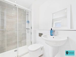 En Suite - click for photo gallery